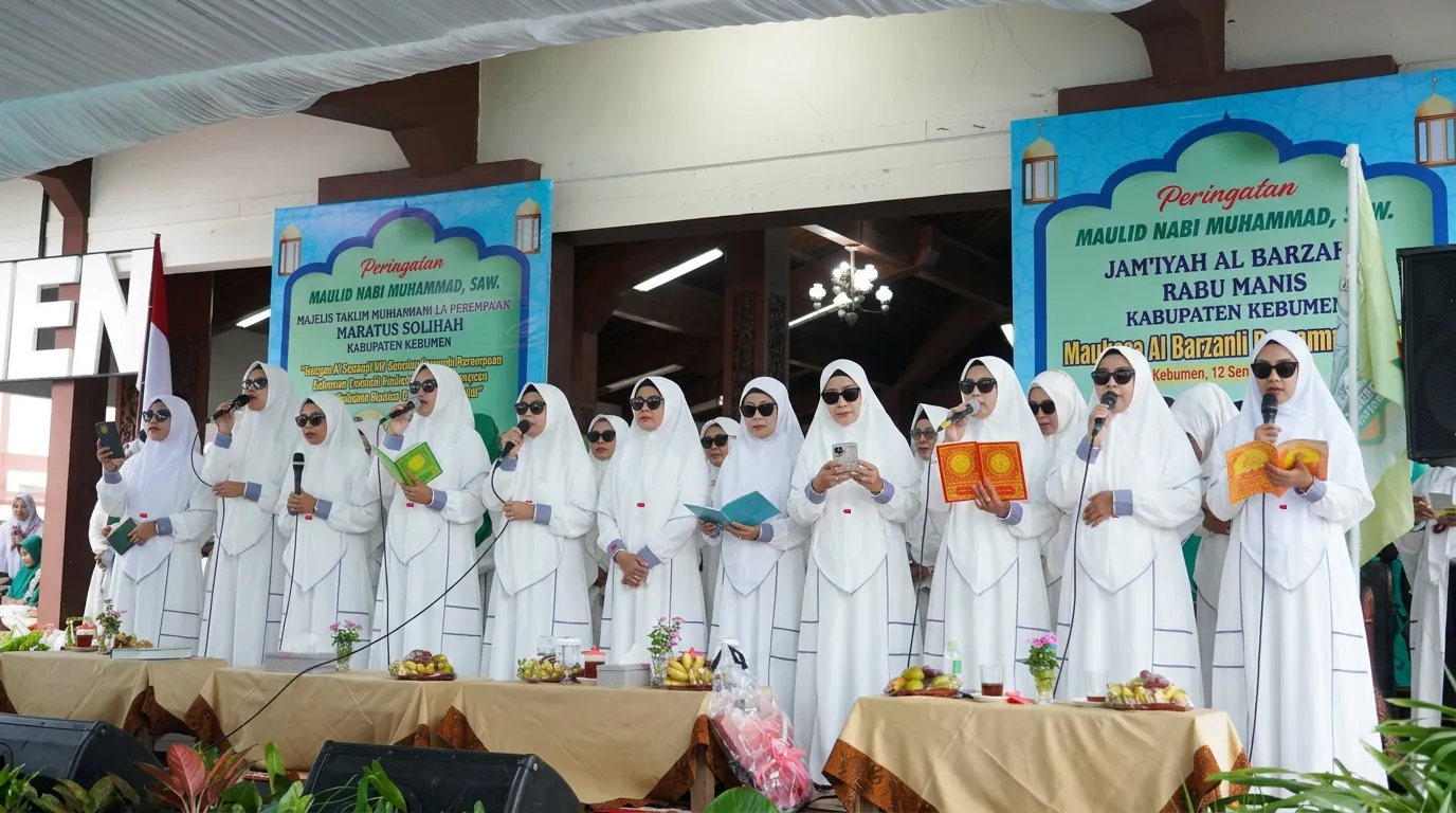 Seragam gamis putih Maulid Nabi – detail