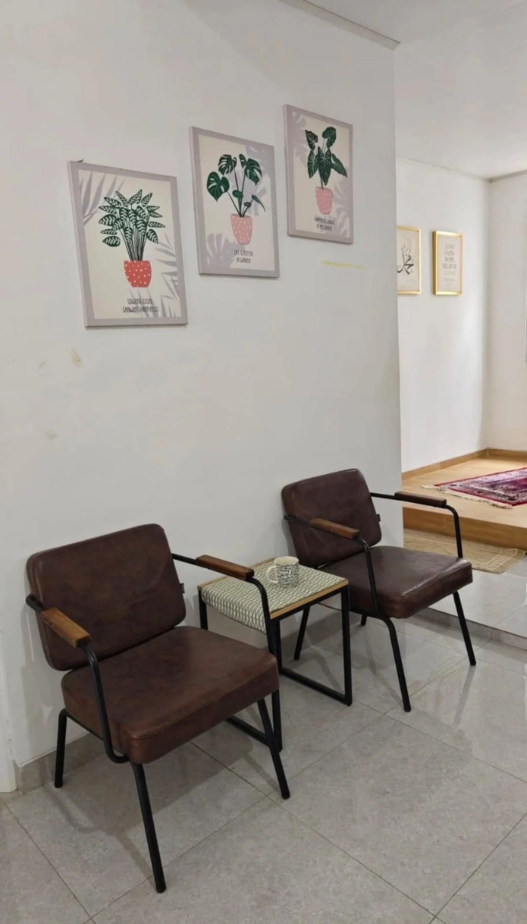 Ruang santai untuk duduk-duduk di dalam rumah Kebumen