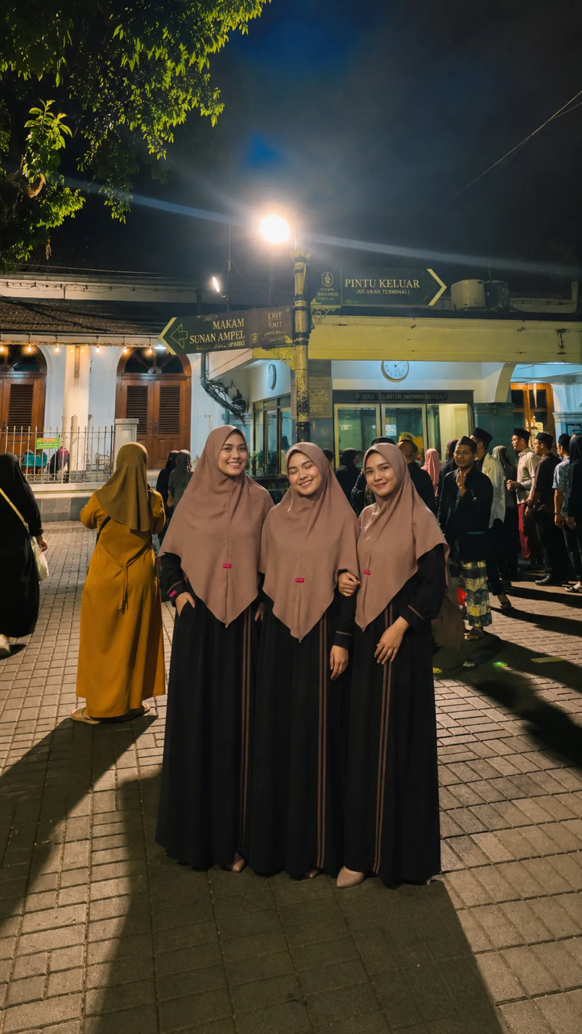 Seragam ziarah wali